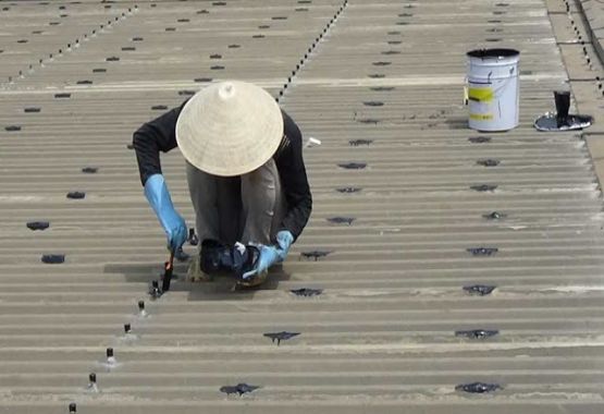 Mái tôn bị dột do đâu và cách khắc phục như thế nào?